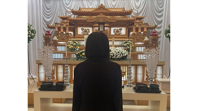 通夜・告別式をとり行なってもらいました。