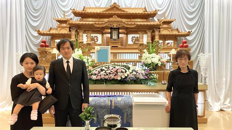 母、妻、娘と共に、温かく見送る事が出来ました。